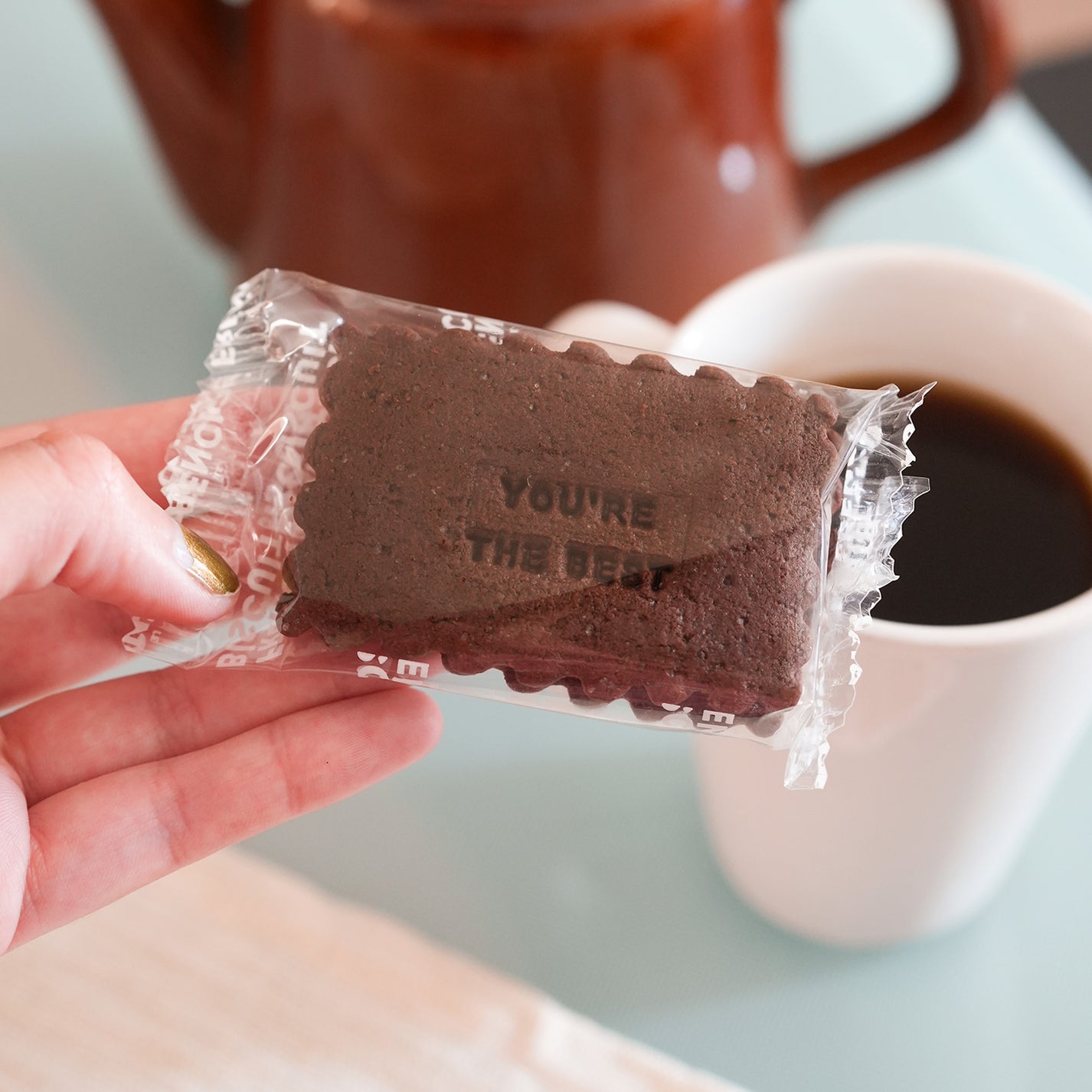 Biscuits à message Merci sur fond blanc
