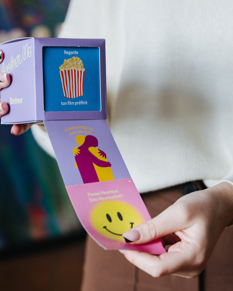 Livre '30 jours de défis Bonheur' avec couverture colorée et titre en français.