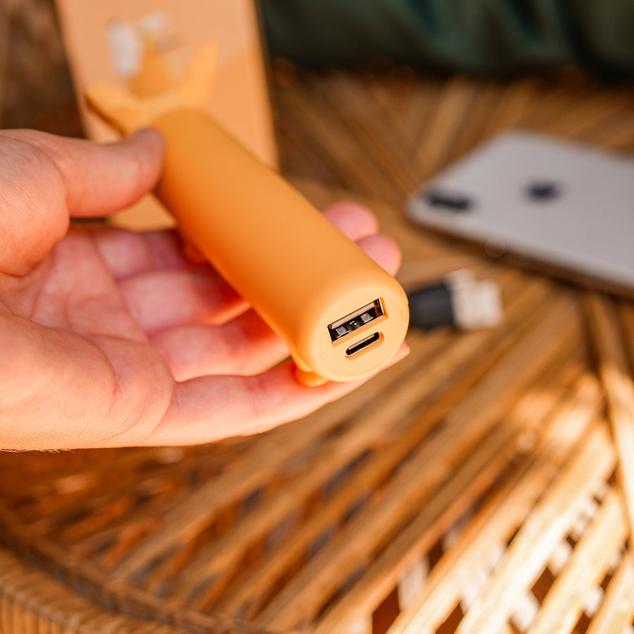 Batterie externe en forme de Corgi avec pattes ventouses.