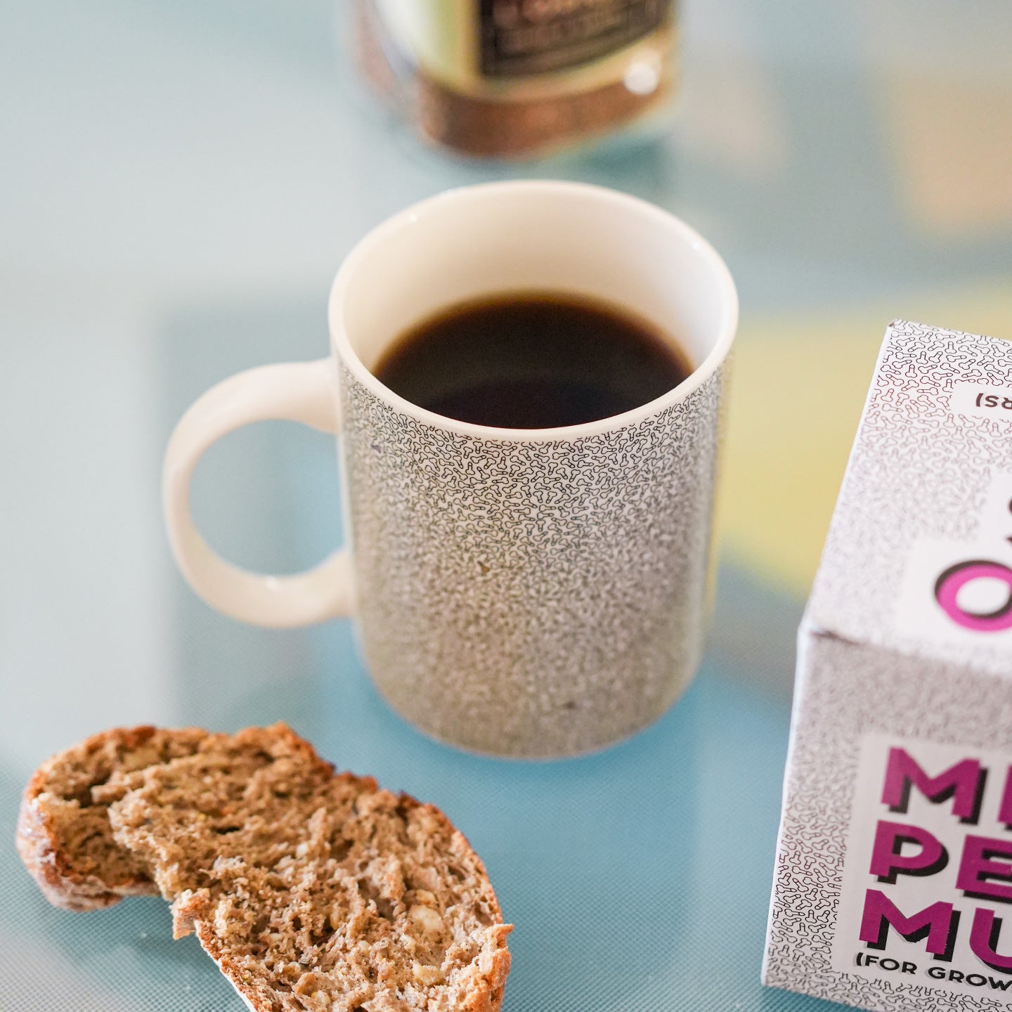 Un mug avec des petits pénis - Mieux Que Des Fleurs