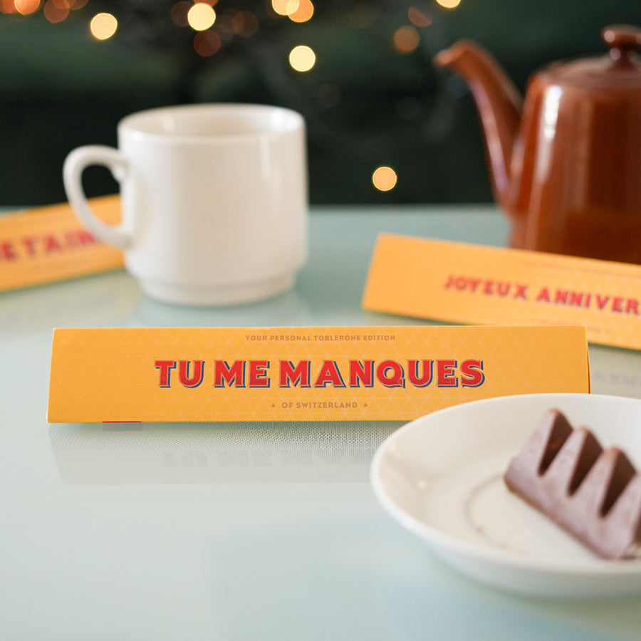 Toblerone avec message personnalisé sur un fond clair