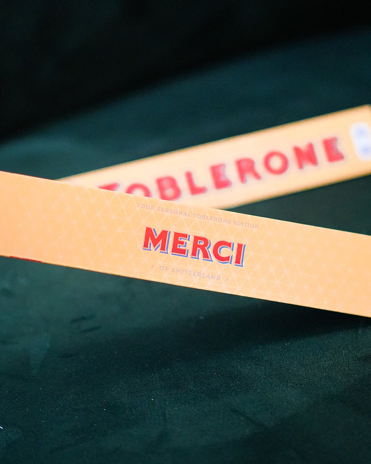 Toblerone personnalisé avec message sur fond blanc