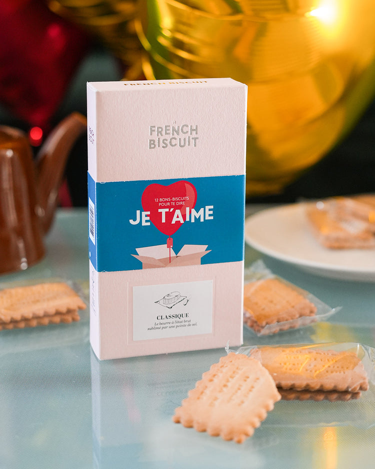 Biscuits à message Je t'aime pour la Saint-Valentin avec un couple d'amoureux