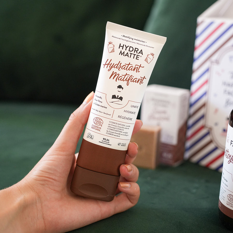 Box de soins pour le visage avec savon et gel nettoyant