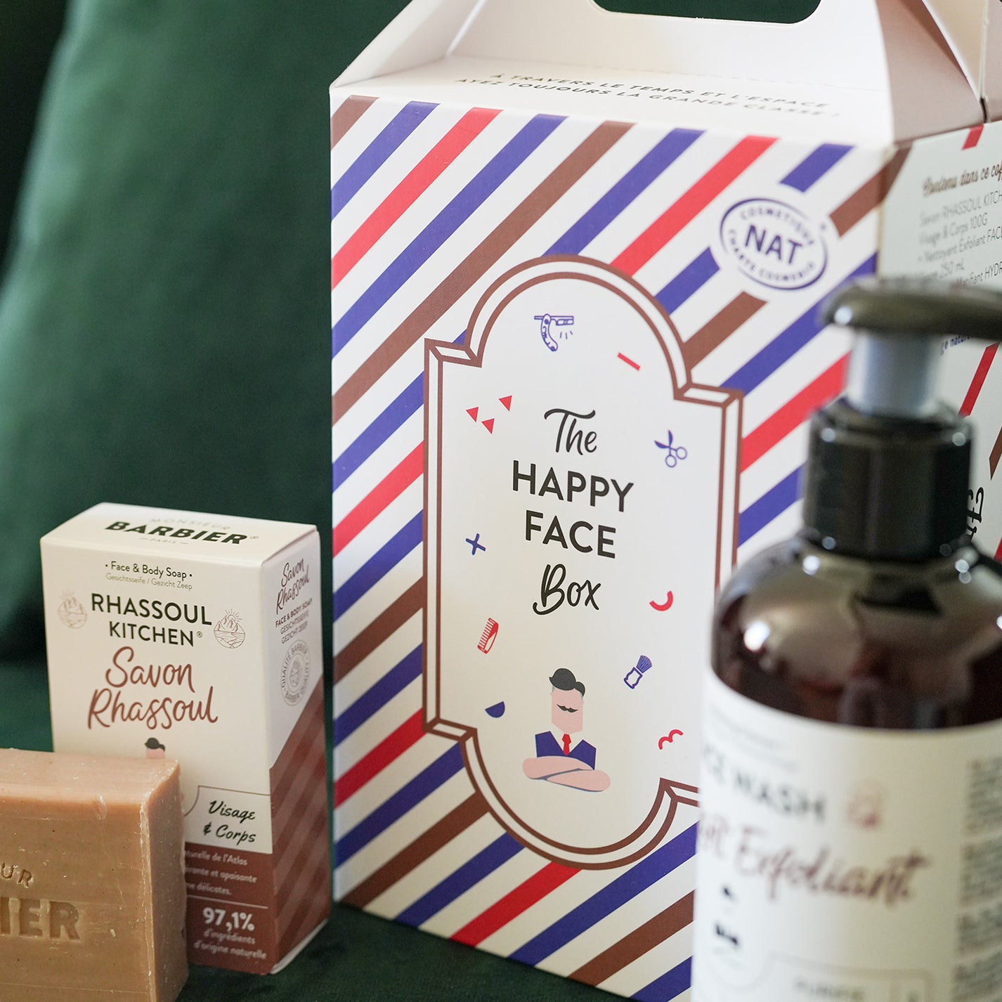 Box de soins pour le visage avec savon et gel nettoyant