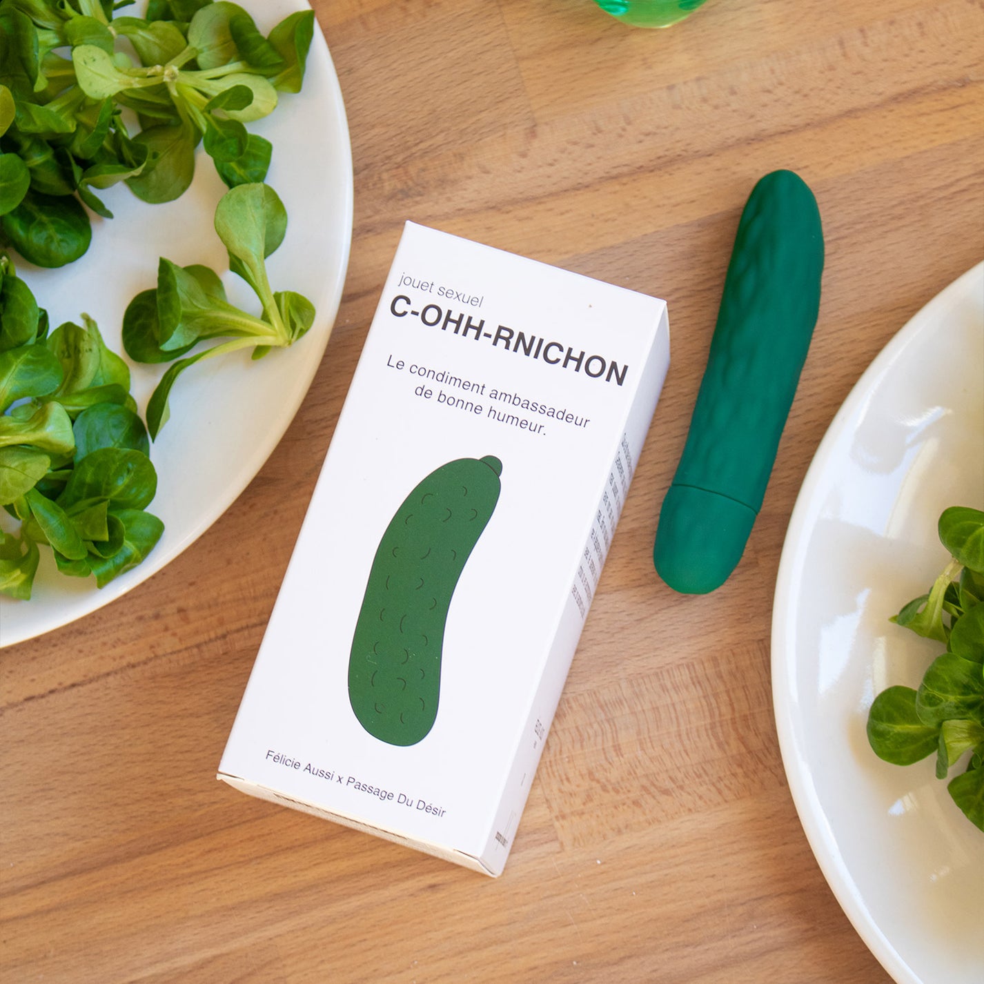 Sextoy vibrant cornichon en silicone, vue de côté.