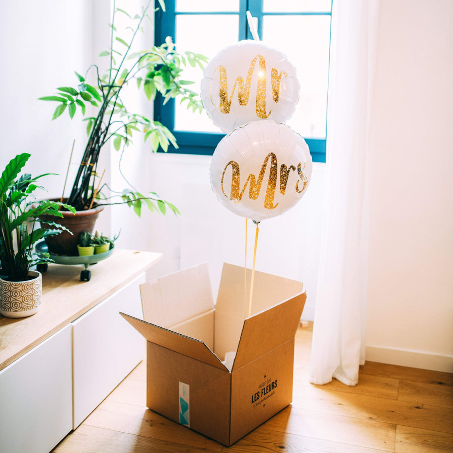 Box Ballons Monsieur & Madame dans une boîte élégante avec des ballons Mr & Mrs, idéal comme cadeau de mariage ou d'anniversaire.