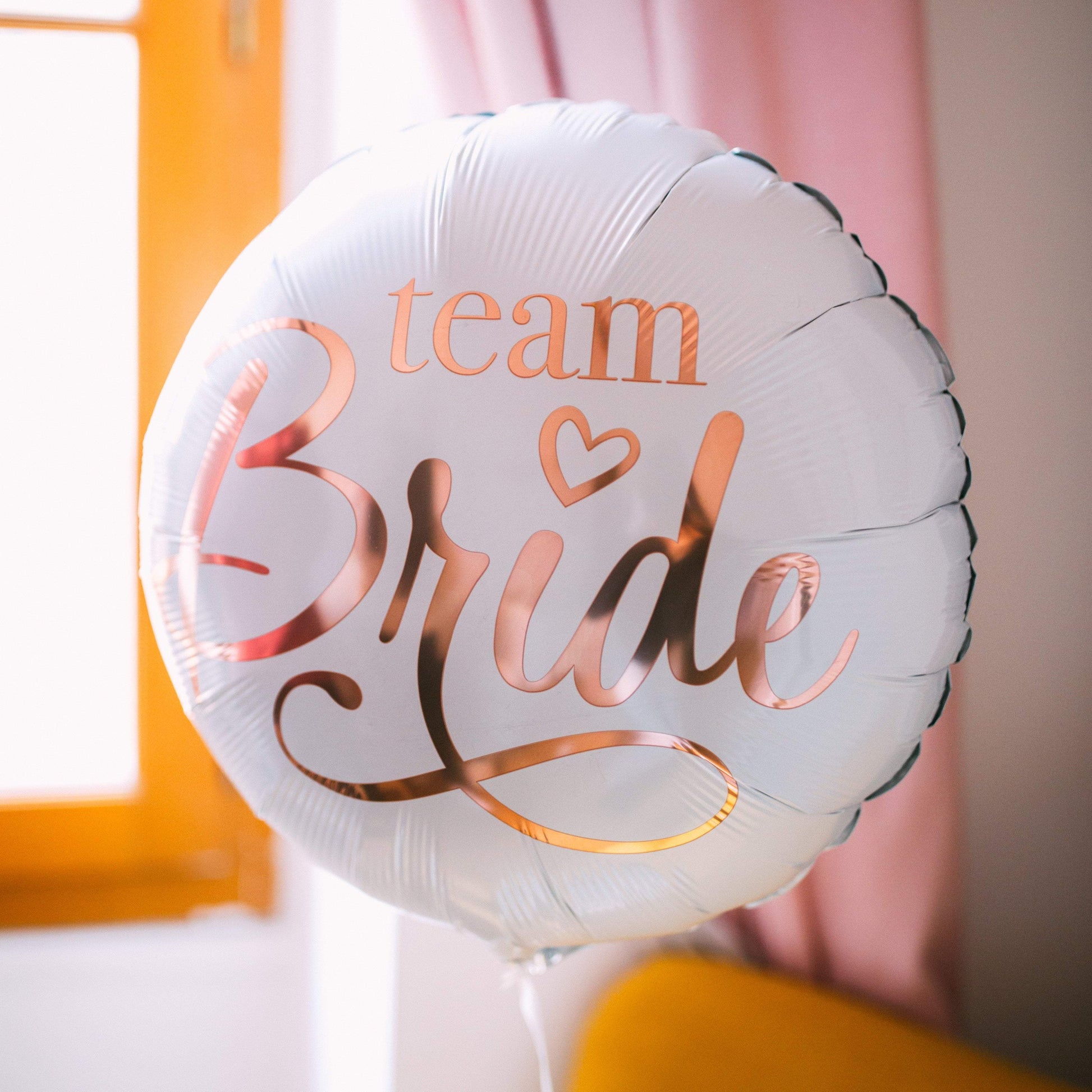 Ballon team bride