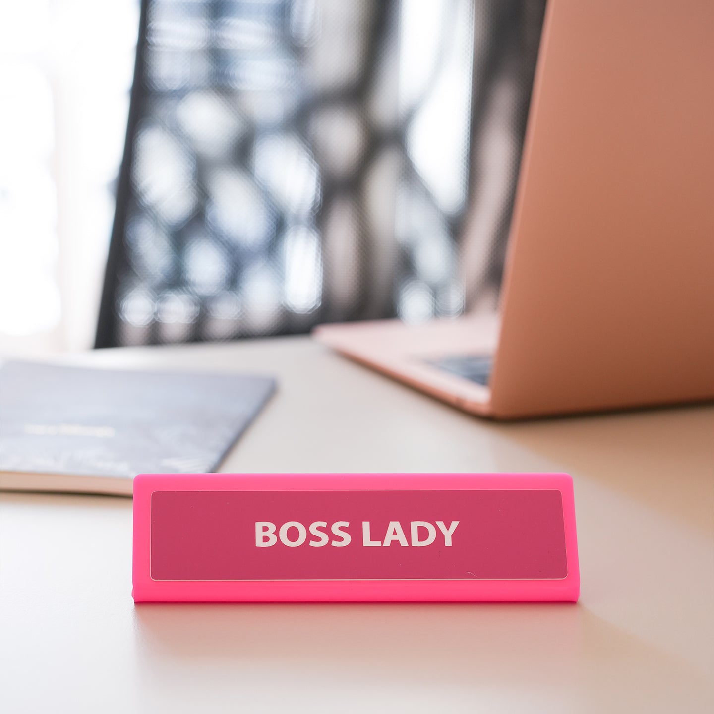 Une plaque de bureau personnalisée