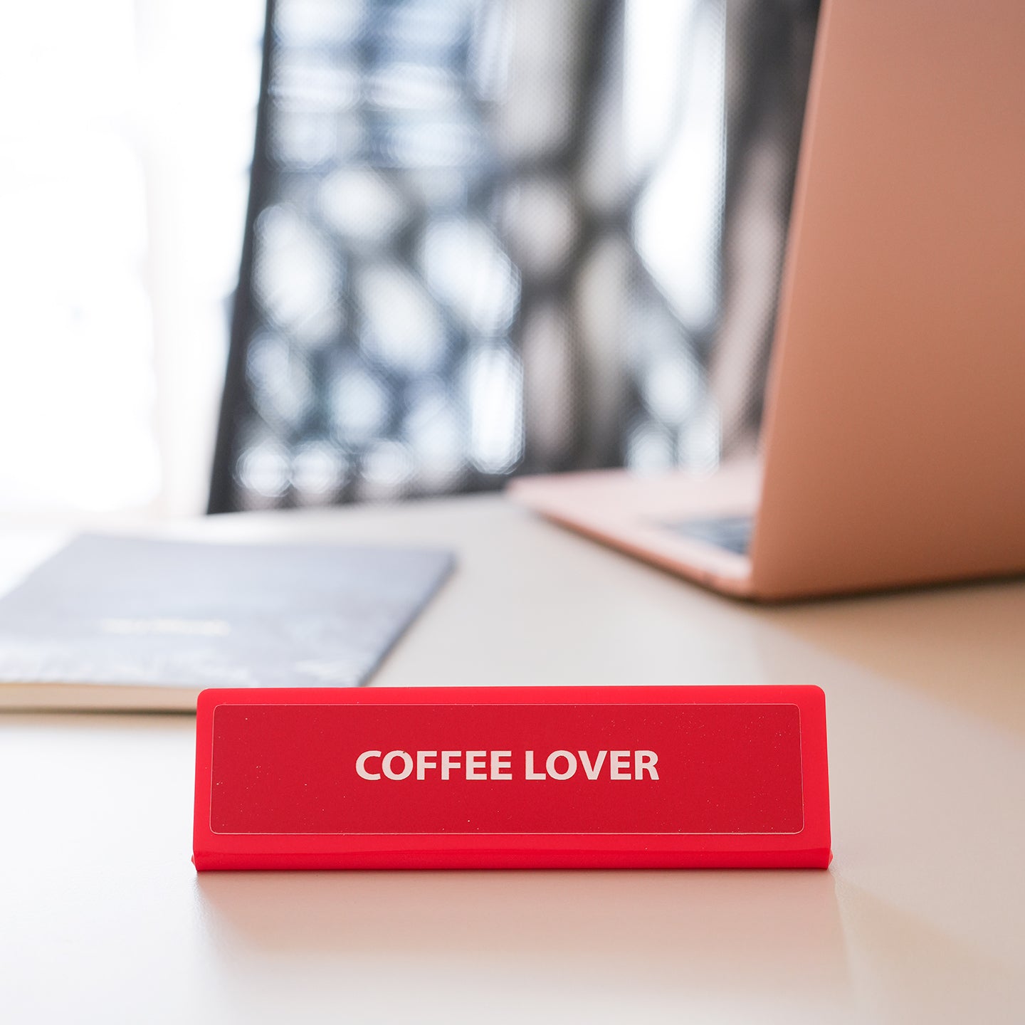 Une plaque de bureau personnalisée