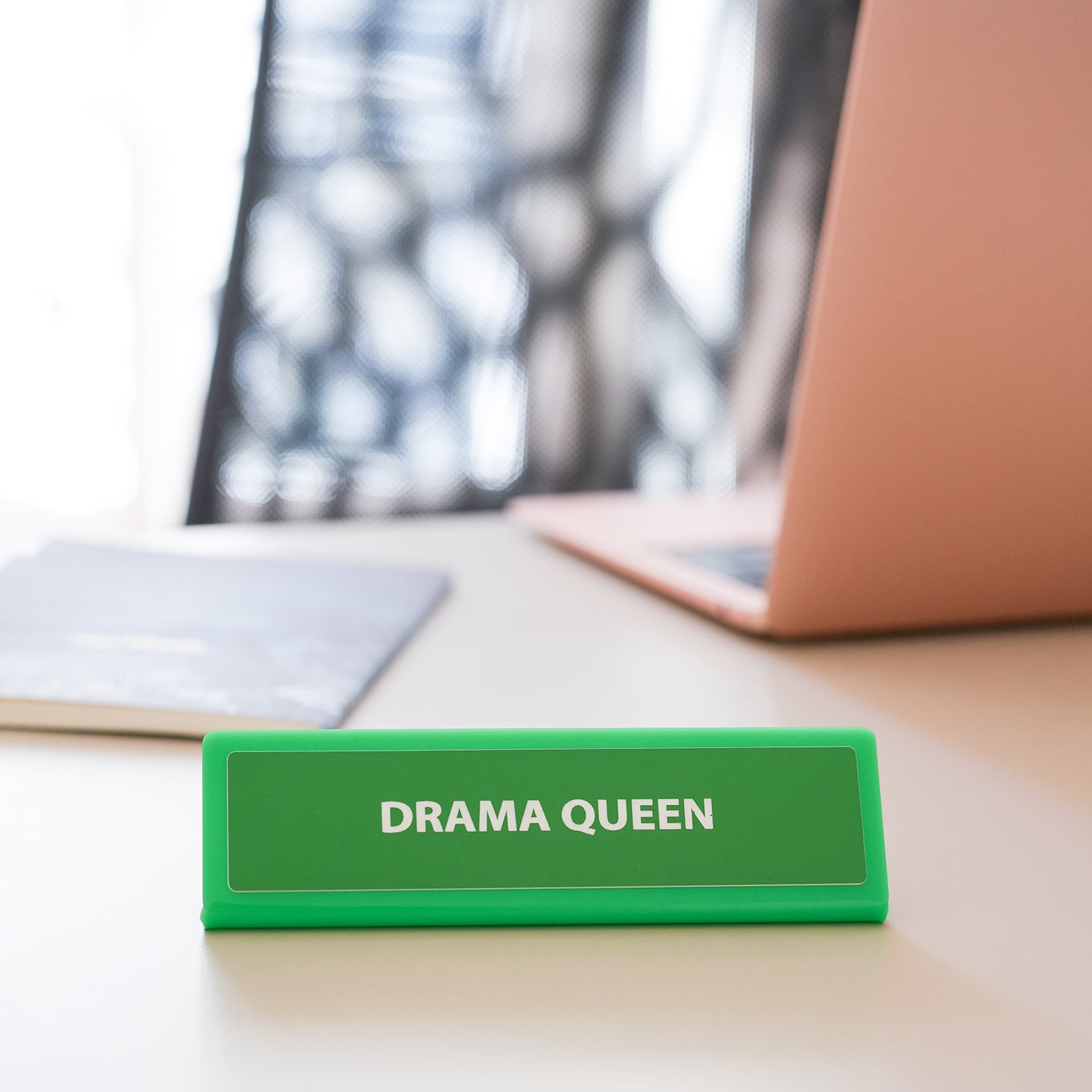 Une plaque de bureau personnalisée