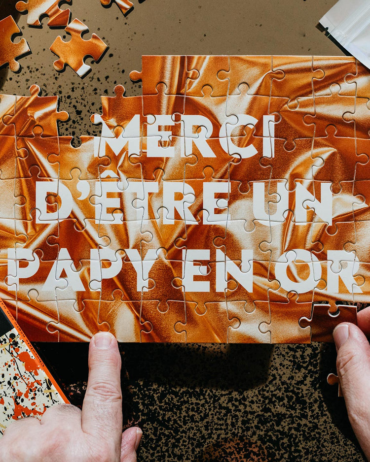 Puzzle de 35 pièces avec message 'papy en or' en gros plan.