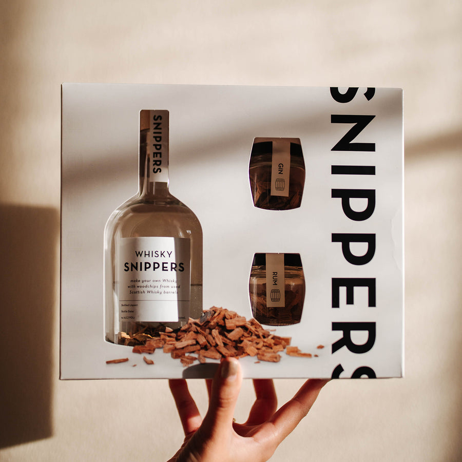 Kit pour fabriquer son whisky, gin & rhum avec bouteille en verre et copeaux de bois. Idéal pour les apprentis distillateurs.
