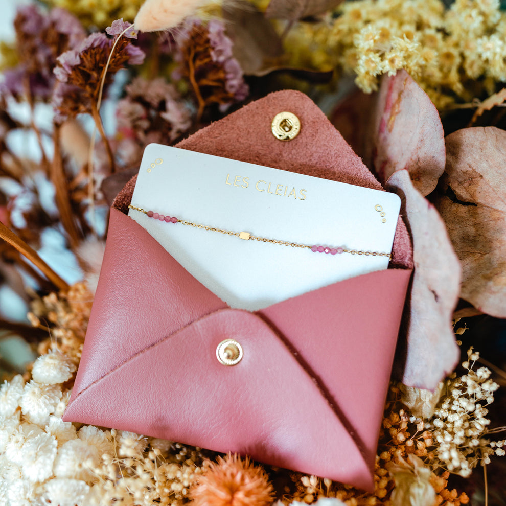 Un bracelet Rose Poudré & sa pochette rose pailletée – Mieux Que Des Fleurs